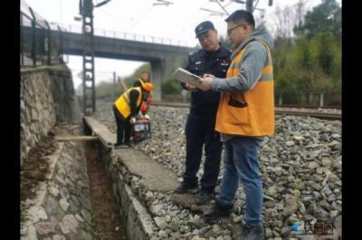 ���(y��ng)�F·����̎����վ�ɳ��������ӏ�(qi��ng)���\(y��n)���g��(xi��n)·����