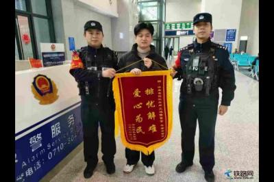 �őn���y�@���� �����hվ�ɳ����@ٛ(z��ng)�\��һ��