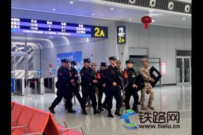 普法宣傳暖旅途 鐵路公安守護(hù)平安春運(yùn)