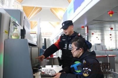 迎戰(zhàn)客流高峰 護(hù)航平安歸途