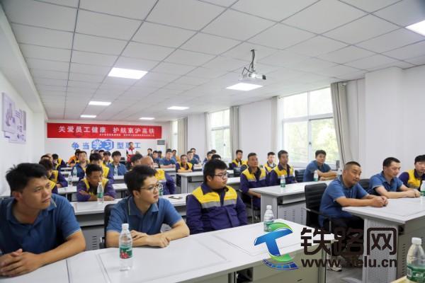 �������F�����S�ܶ�(li��n)���Ϻ��F·���Ͼ��򹤶��_չ���ȼ�����Ӗ(x��n)���