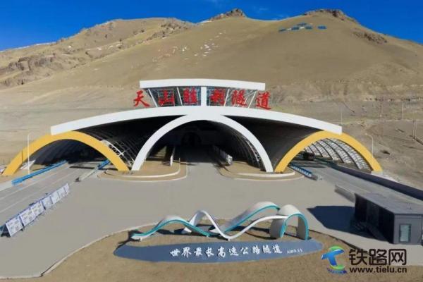 天山破險，光網(wǎng)賦能——烏尉高速開啟新疆“交通+數(shù)字”融合發(fā)展新篇