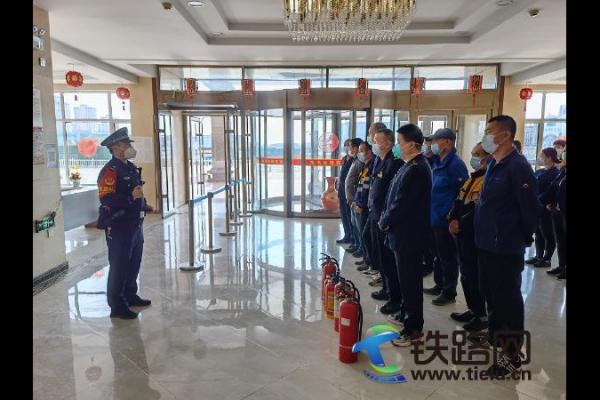 ��������(z��i)��(y��ng)��ˮƽ�� �a�ֺ���܇վ�ɳ���(li��n)���a��