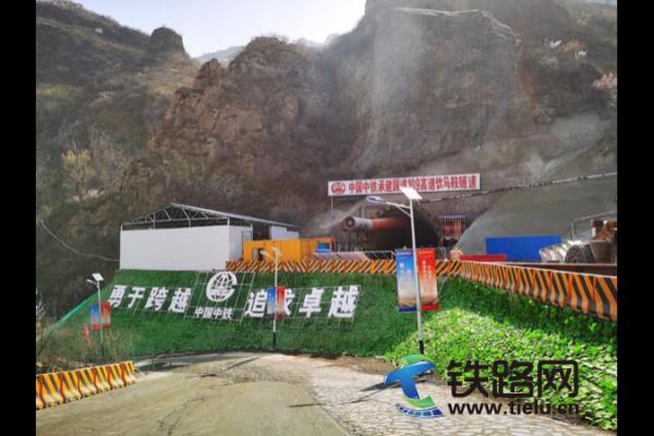 決戰(zhàn)四季度 奮進新征程|北京市在建最長三車道公路隧