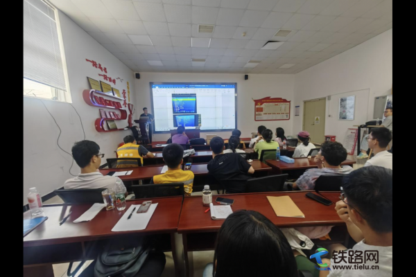 新技術提升車載設備數(shù)據(jù)能力 ——機車CIR設備GIS數(shù)據(jù)