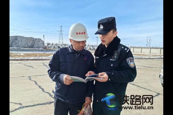 ����܇վ�ɳ���(li��n)�ϻ��¿h����ί�������������ؾ����F�S�_չ���ư�ȫ�������(d��ng)