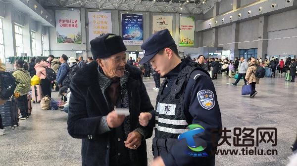 ��ѩ�ؼ�· �F�������� ��ʩ܇վ�ɳ���ȫ���S�o�ÿͳ��а�ȫ