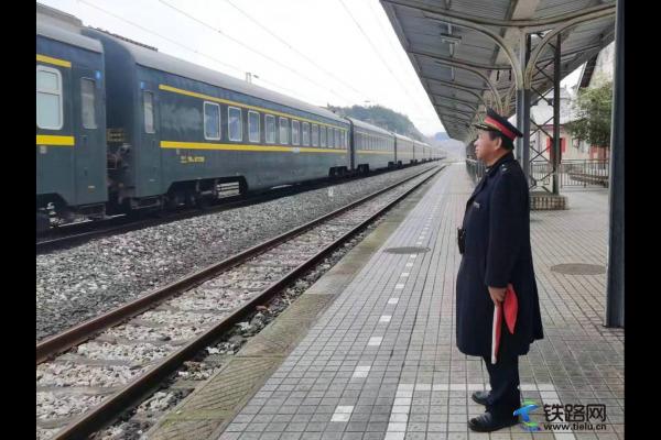 ��Ϧҹ���F·Сվ�˵Ĉ�(ji��n)��