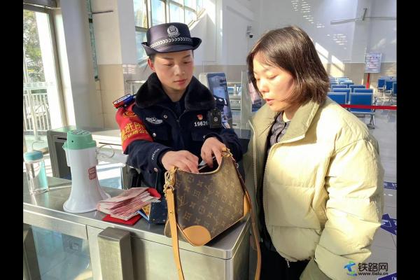 ��(y��ng)���F�������ÿ��һ��fԪؔ��