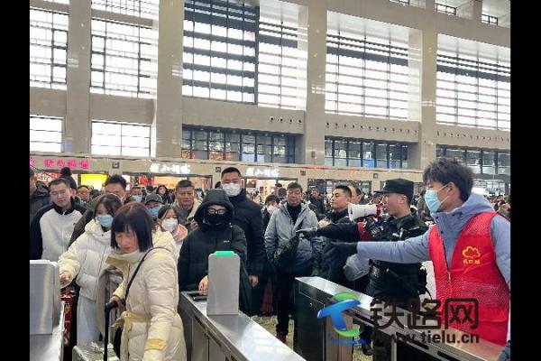 �G���F���o�����\���̡�ƽ��·��