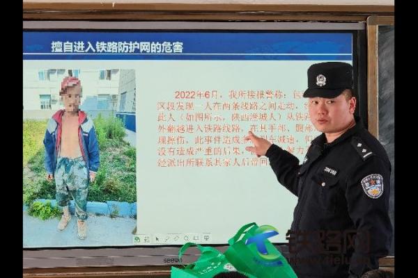 ��·�o·�MУ�@ ��ͯ���ąf(xi��)��������